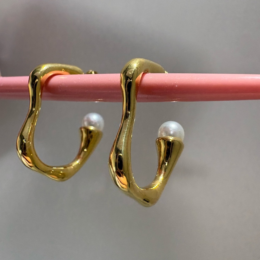 Elegant Gold Pearl Earrings - Picture 5 of 6